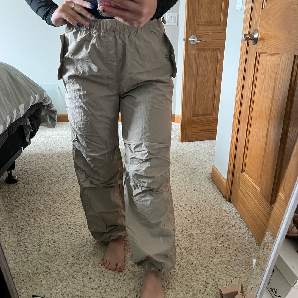 Adjustable parachute pants